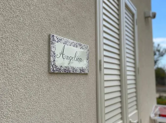 Le Stanze Di Chiara בית הארחה טורה לפילו